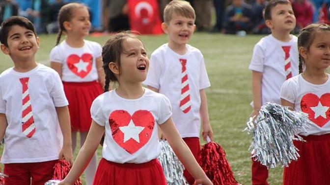 23 Nisan  Ulusal Egemenlik ve Çocuk Bayramı kutlu olsun! 🇹🇷 Eski 23 Nisan'lardan neyi özledin?