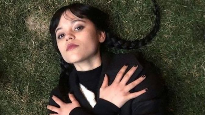Parasız erkeği sadece annesi severmiş, ya parasız kadını kim sever?