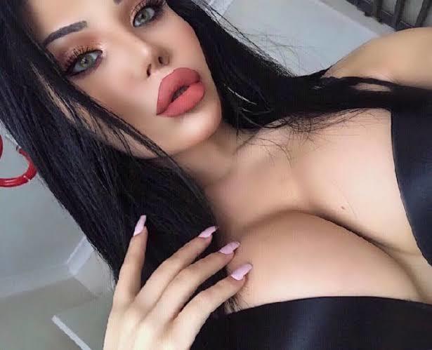 Sizce bu kız güzelmi bence süper 😮💜?