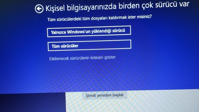 Bilgisayarı sıfırlayacağım. "Yalnızca Windows'un yüklendiği sürücü" mü yoksa "Tüm sürücüler" seçeneklerinden hangisini seçmeliyim?