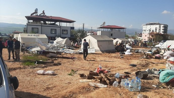 Depremin merkezi Kahramanmaraşı şimdi de hortum vurdu: 1 ölü 44 yaralı. Yaralar ne zaman sarılacak?