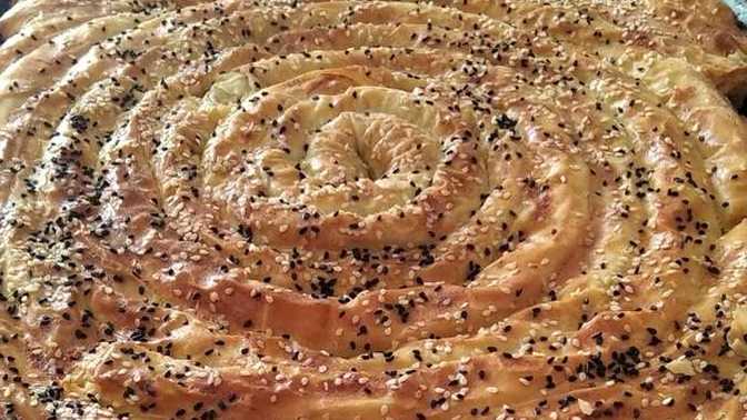 Gece gece üşenmedim börek yaptım, nasıl olmuş?