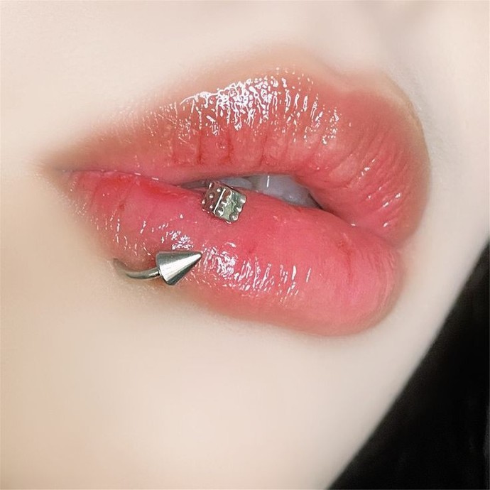 Piercingler itici bir görüntü mü yaratıyor?