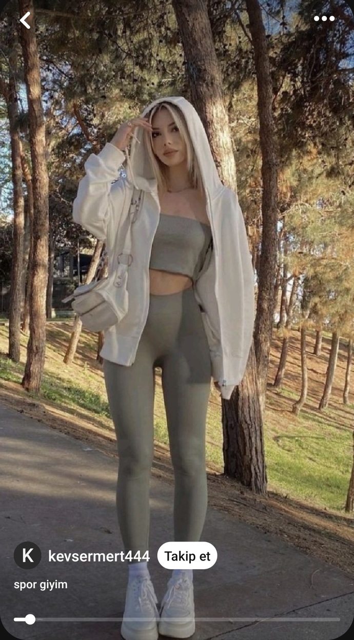 Herkes tayt ve crop giyiyor, ben giymediğim için kendimi eksik hissediyorum. Bu çağ dışılık mı?
