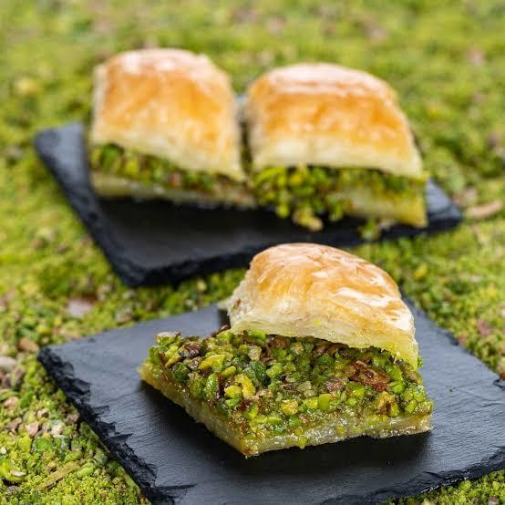 Klasik bayram sorusu cevizli baklavamı fıstiklı baklavamı?