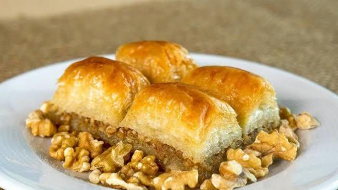 Klasik bayram sorusu: Cevizli baklava mı, fıstıklı baklava mı?