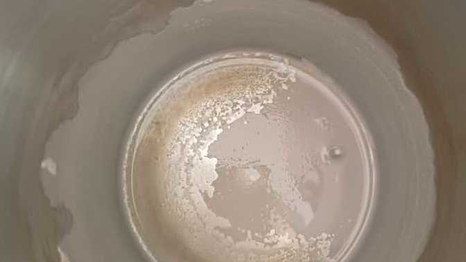 Kettle kireç tutmuş, bunu nasıl zarar vermeden çıkarırım?