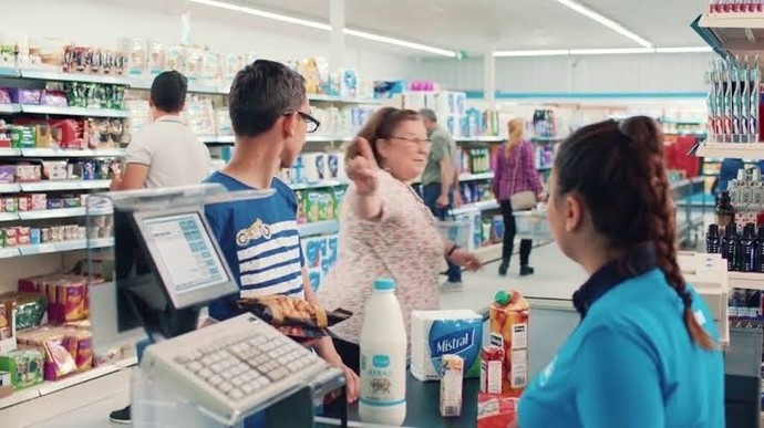 Alışverişte para ödeme sonrası kolay gelsin, iyi günler gibi kelimeler kullanır mısınız?