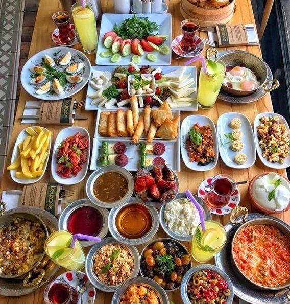 Serpme kahvaltı yüzünden yılda 100 milyar TLlik gıda çöpe gidiyor! Sizce serpme kahvaltı menülerden kaldırılmalı mı?
