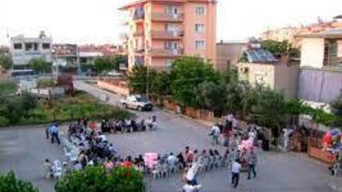 Sokak arasında düzenlenen mevlüt ve düğünler artık kaldırılmalı mı?