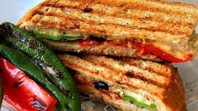 Tost, hangi ekmekte ve neyli olursa efsane olur😋?