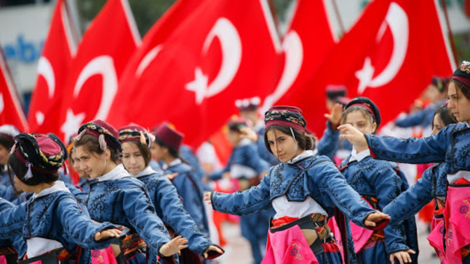 Seçtiğin cevaplara göre, 23 Nisan’da hangi yöresel dans ekibinde yer almalısın?