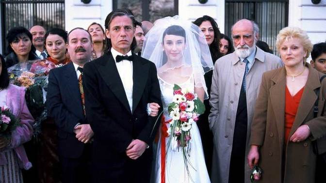 Yurt dışına çıkabilmek için evlenir miydiniz?