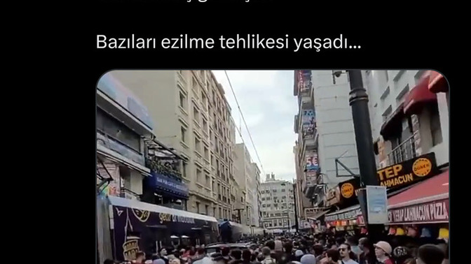 Bayram arap mülteci ve " turist izdihamı nedeniyle an itibariyle b*k olmuş durumda artık sokaklarda bile rahat yürüyemeyecek miyiz?