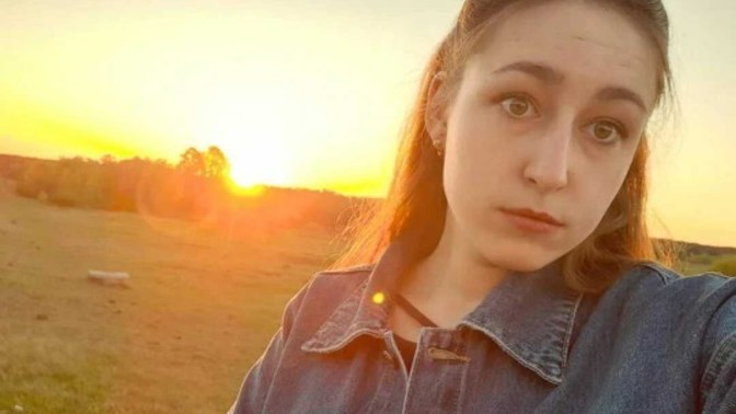 Üniversite okuyorum ama etrafımdaki kızlar gibi değilim ve utanıyorum. Ne yapmalıyım?