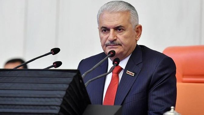 Binali Yıldırım İstiklal Marşı'nı kağıda baktığı halde yanlış okudu! Bu insanlar nasıl ülke yönetti?