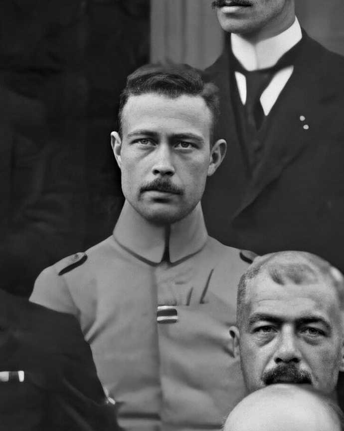 Falih Rıfkı Atay sizce de çok yakışıklı değil mi?
