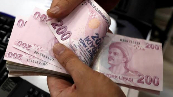 Aylık geliriniz ne kadar? Gelirinizden memnun musunuz?