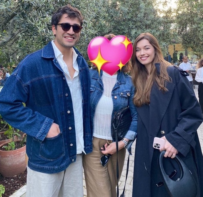 Afra Saraçoğlu & Mert Ramazan Demir çiftimizin günlük hayatından bir kare 🥰 Nasıl sizce yakışıyorlar mı?