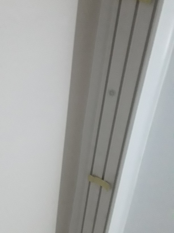 Perdeyi yanlışlıkla çıkardık yerinden acaba geri nasıl takılır?