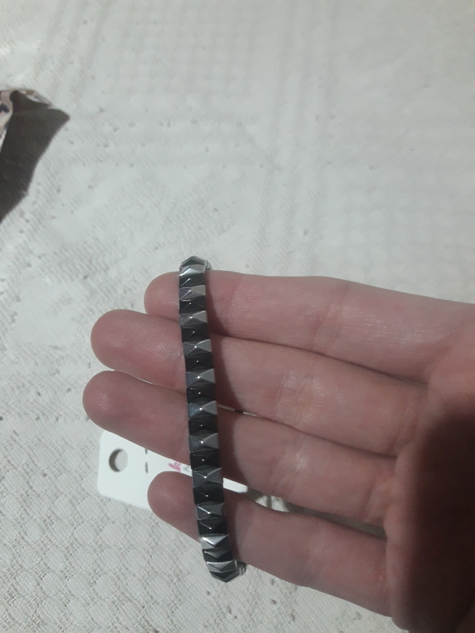Sevgilime bileklik aldım ama alırken çok kararsızdım. Beğenir mi?