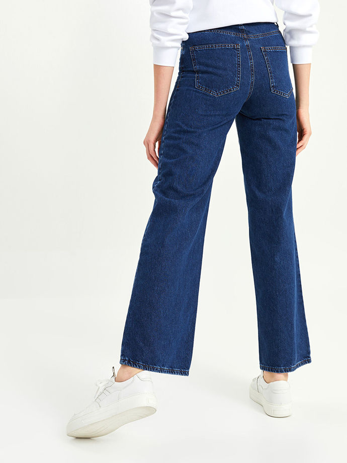 Wideleg jean ( Kal&ccedil;ayı &ccedil;ok sıkmış bu tip jean bana g&ouml;re &ccedil;ok itici)