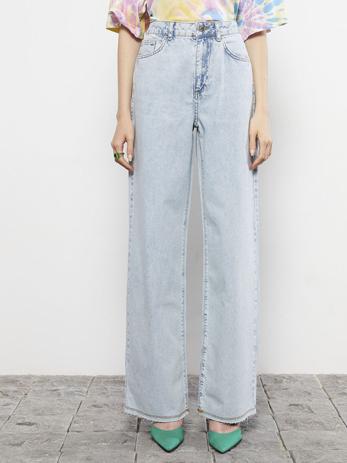 Straight Fit Jean pantolon ( Bacaklarımda aynen bu şekilde bir duruş seviyorum)
