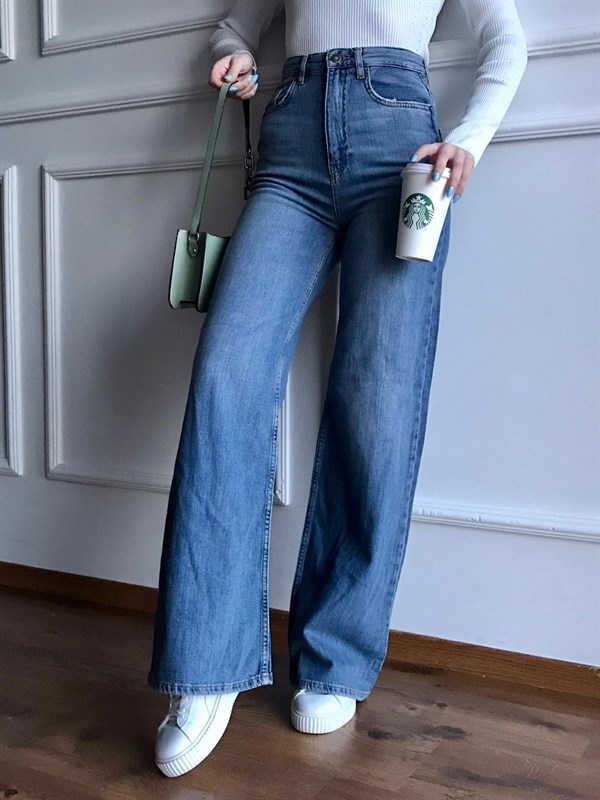 Wideleg jean ( b&ouml;yle bir duruş benim tercihim değil bu tip bir jean sevmiyorum)
