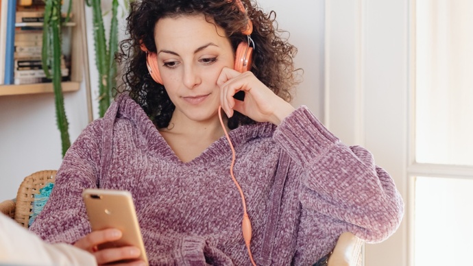 Bluetooth kulaklık mı daha güzel, kablolu kulaklık mı sizce?