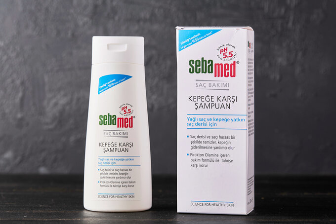 Sebamed’in kepek önleyici şampuanını kullandığımdan beri saçlarımda kepek kalmadı. Siz Sebamed’in şampuanlarını hiç denediniz?