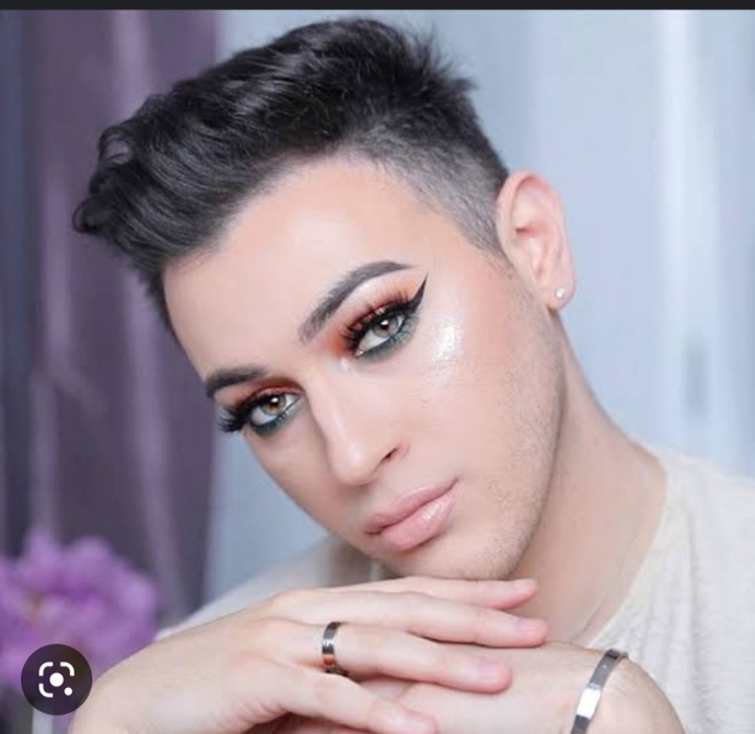 Makyaj yapmak erkeklere yakışıyor mu?