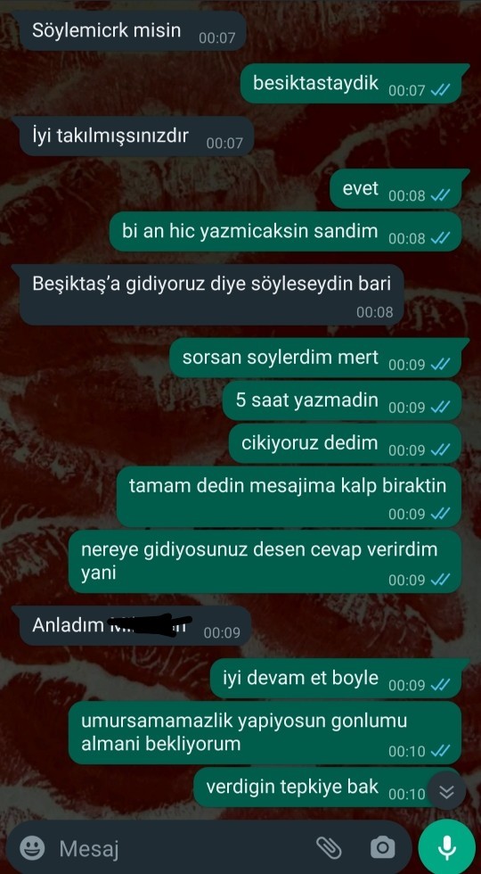 Sizce kim haklı ve beni seviyor mu?