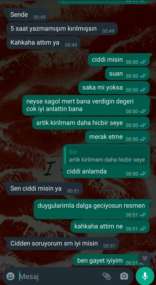 Sizce kim haklı ve beni seviyor mu?
