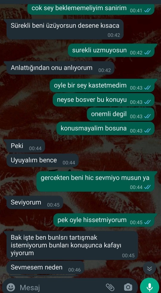 Sizce kim haklı ve beni seviyor mu?