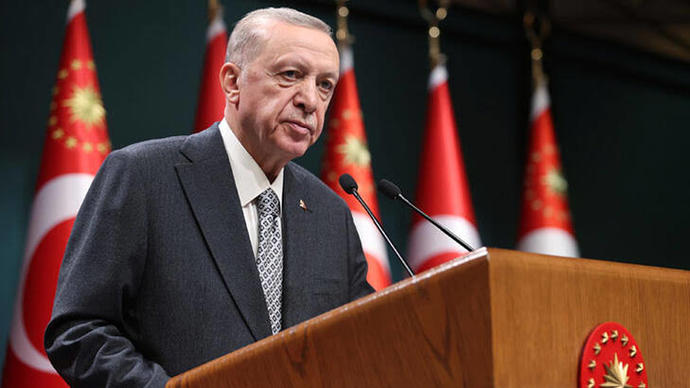 Cumhurbaşkanı Erdoğanın canlı yayında bayılıp epilepsi krizi geçirdiği iddia ediliyor. Sizce hastalığının saklanması doğru mu?