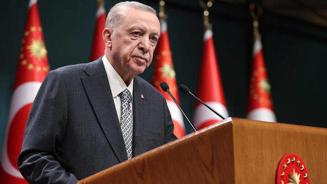 Cumhurbaşkanı Erdoğan'ın canlı yayında bayılıp epilepsi krizi geçirdiği iddia ediliyor. Sizce hastalığının saklanması doğru mu?