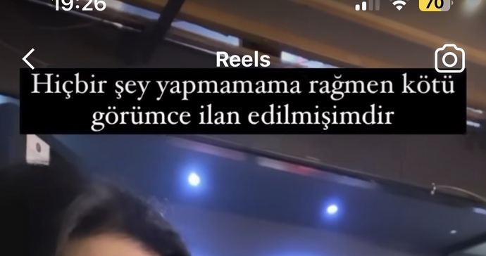 Kız isteme töreninde görümce geline el öptürdü. Siz görümcenizin elini öper miydiniz?