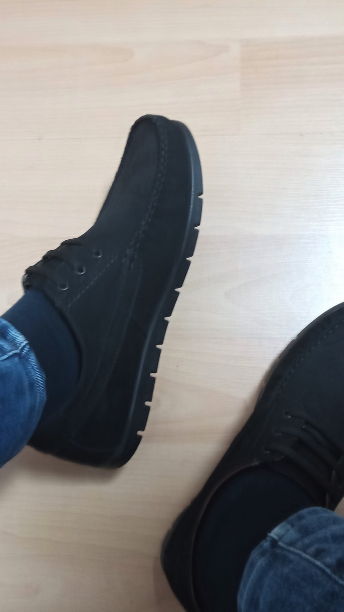 Keten Pantolonun Altına Spor Ayakkabı Kombin Yapsam Olur mu?