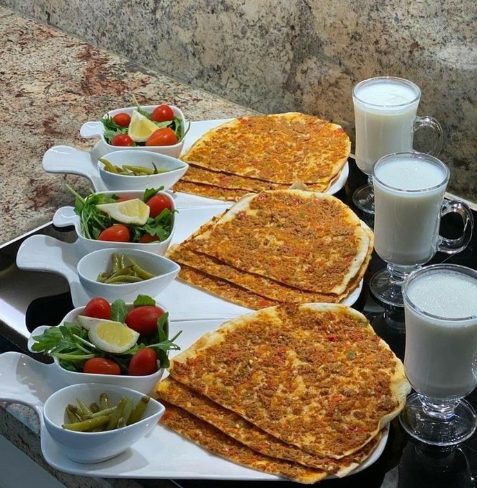 Altın günü, beş çayı gibi davetlerde lahmacun söylenir mi?