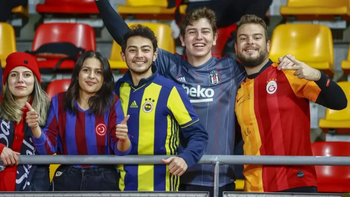 Futbol izlemenin bir cahil eğlencesi olduğunu düşünüyorum. Bana katılıyor musunuz?