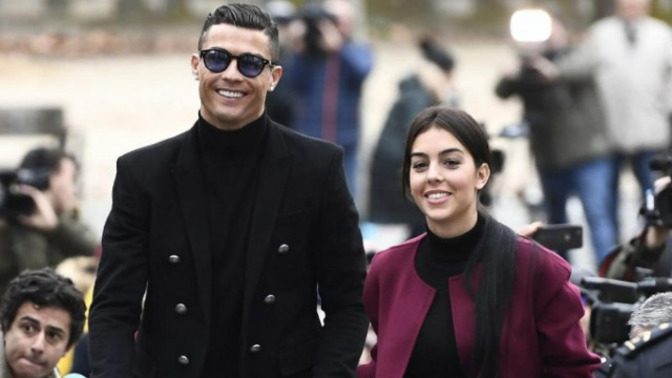 Ronaldo, sevgilisi Georgina Rodriguez'in alışveriş bağımlılığı nedeniyle ondan ayrılmayı düşünüyormuş. Sizce haklı mı?