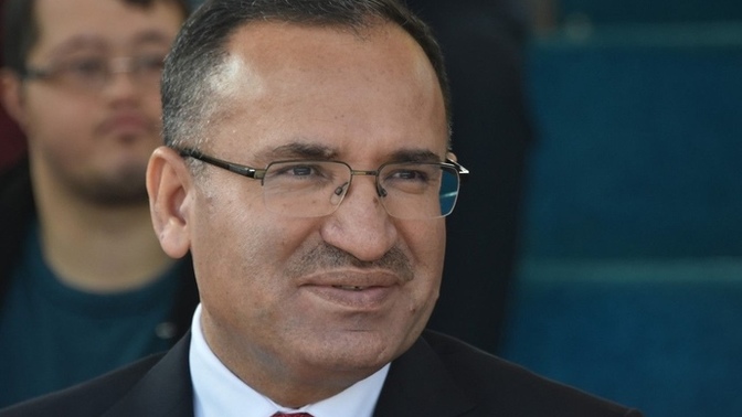 Bekir Bozdağ: Siz olsanız bir yere giderken ailenizi Kılıçdaroğlu'na mı emanet edersiniz, Tayyip Bey'e mi emanet edersiniz?