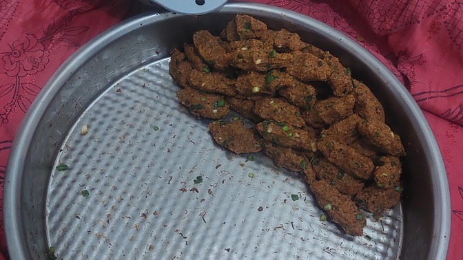 Çiğ köfte etli mi olur yoksa etsiz mi?