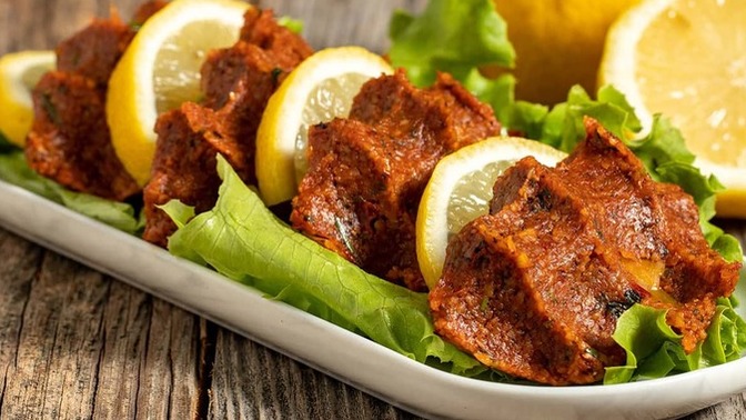Çiğ köfteyi acılı sevenlerden misin, acısız sevenlerden mi?