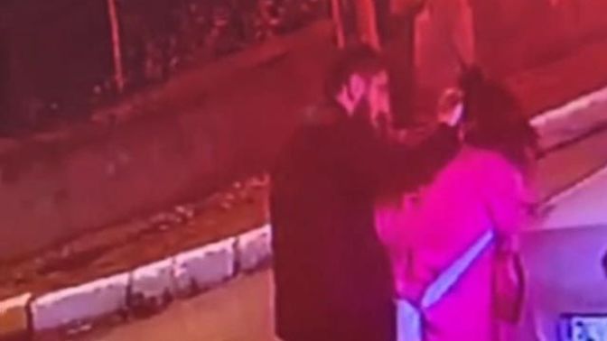 Eski sevgilisini sokak ortasında darp etti! Bu tip bir olay görseniz müdahalede bulunur musunuz?