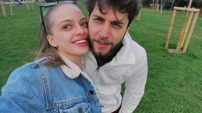Ünlü biriyle sevgili olmak size ne hissettirirdi?