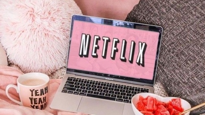 Netflix'te soluksuz izlediğiniz film/diziler hangileri?