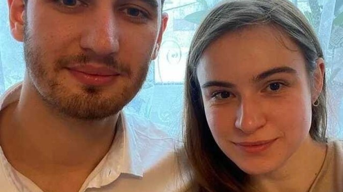 Sevgilimle yetimhanede büyüdüğümüz için kimsemiz yok. Evlenirsek benden sıkılır diye kendimi geri çekiyorum. Sizce evlenmeli miyiz?