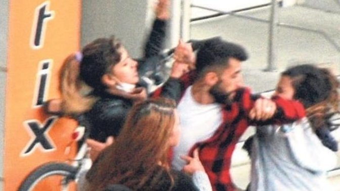 Erkekler sevgilisinin\ karısının yanında, başka erkeklerle kavga göstergesi yapmayı neden çok seviyor?