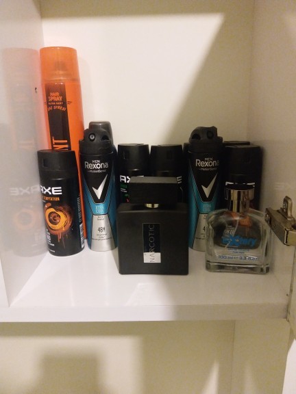 Parfümleri ve deodorantları görseldeki gibi yan yana tutmamın bi zararı olabilir mi?